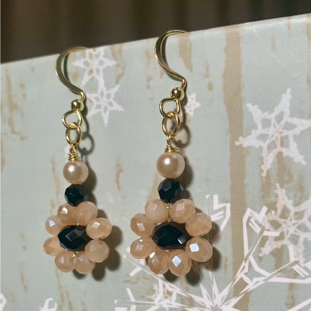 ❤️5/$15 Black and Beige Crystal Beaded Flowers Handcrafted Gold Dangle Earrings - Picture 4 of 5
